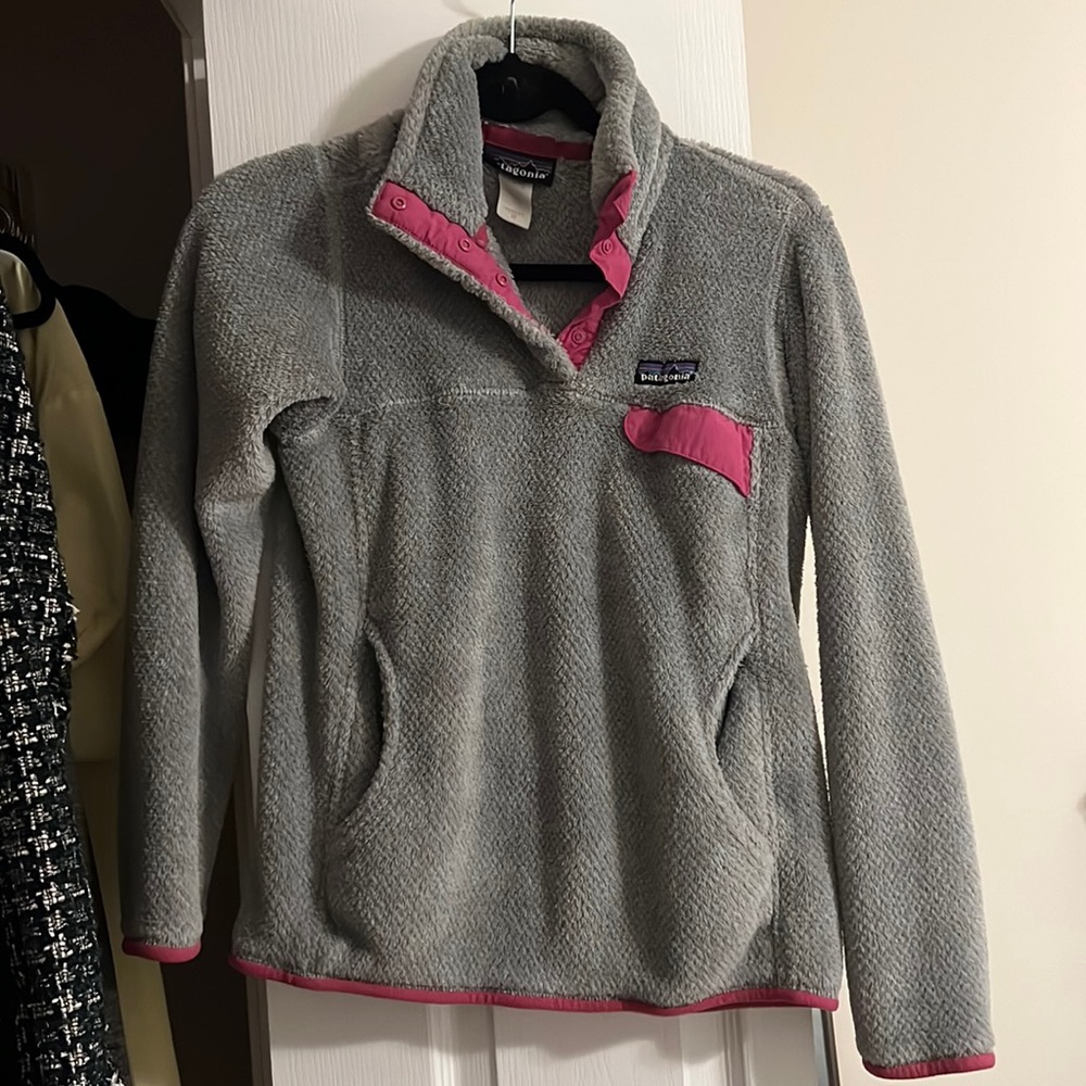 Patagonia gray with pink pullover jacket